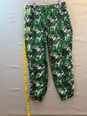 Athleta Aspire JoggerGreen Tropical Palm leaf print Elastic Waist Pants